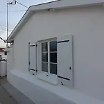 Maison Pour 2 A 4 Personnes Avec Jardin Proche De La Et Des Commerces رويا