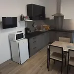 Maison Pour 2 A 4 Personnes Avec Jardin Proche De La Et Des Commerces رويا