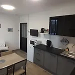 Maison Pour 2 A 4 Personnes Avec Jardin Proche De La Et Des Commerces بيت للعطل *