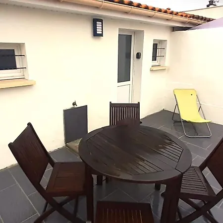 Maison Pour 2 A 4 Personnes Avec Jardin Proche De La Et Des Commerces Royan