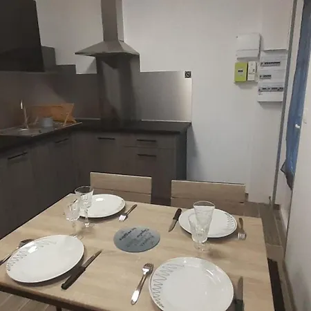 Maison Pour 2 A 4 Personnes Avec Jardin Proche De La Et Des Commerces بيت للعطل *